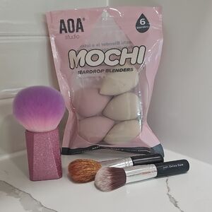 bareMinerals Makeup Brush Set with Pink and Brown Brushes